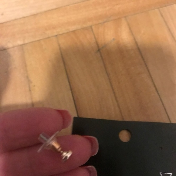 Guess gold earrings nwot - Picture 4 of 4